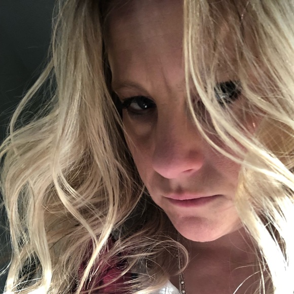 Meet your Posher, Kristin - Picture 2 of 2